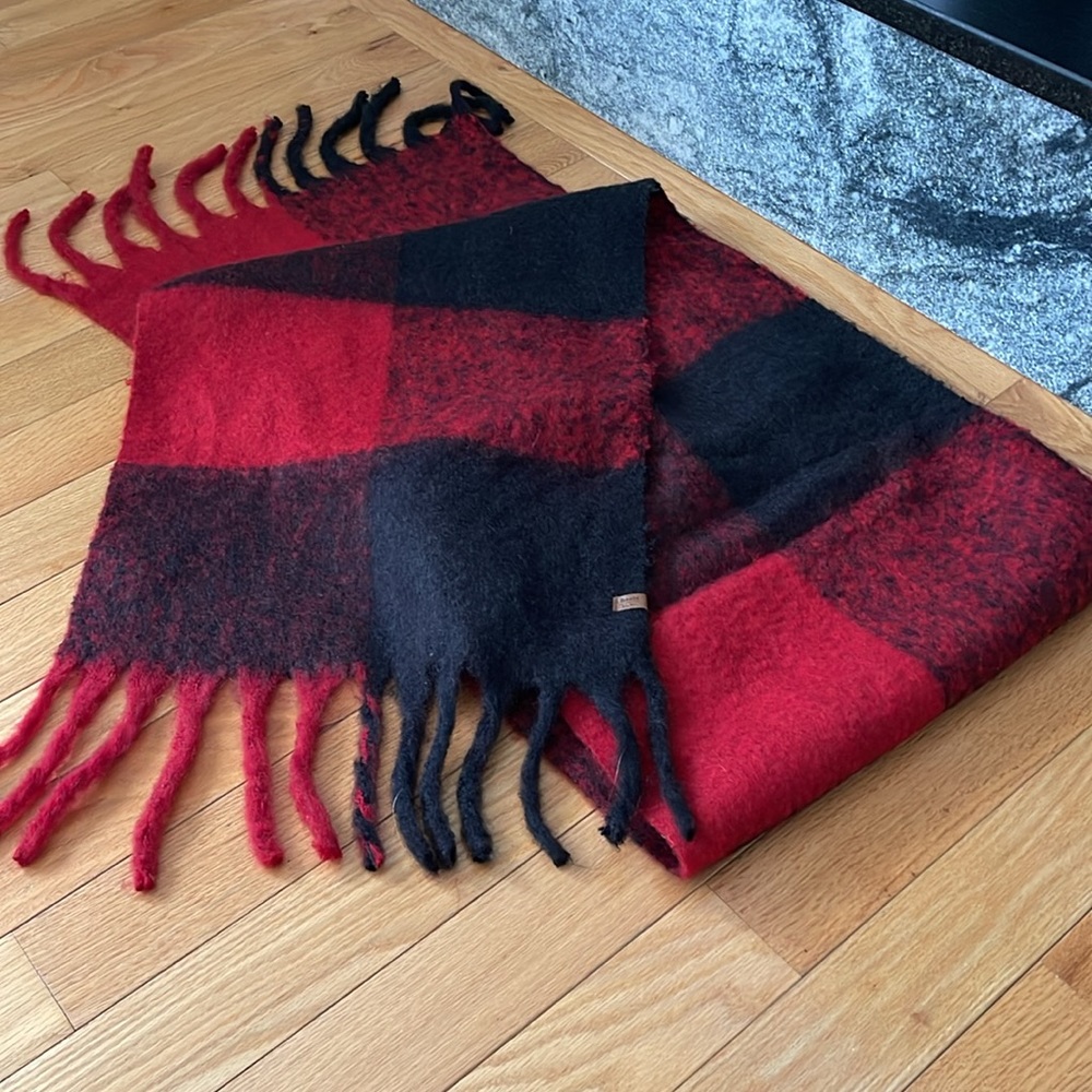 Roots Cabin Red Plaid Scarf - Picture 4 of 5